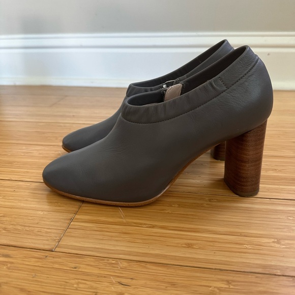 CLARKS Women's Grace Lola Bootie Grey Leather Size 6 - Picture 4 of 7